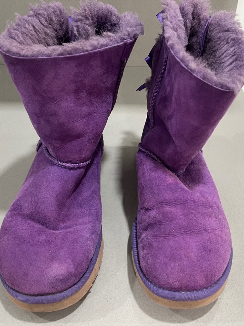 Ugg Purple Short Boots with Bows. S/N 1002954. Size 7.